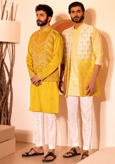 Ombre Yellow Shrug And Kurta Set Shreyansh - Fabilicious Fashion Haldi Outfits For Groom, Haldi Ceremony Outfit For Groom, Yellow Kurta Men, Haldi Outfit For Men, Jodhpuri Suits For Men Wedding Royal, Haldi Ceremony Outfit For Men, Indian Wedding Outfits For Men, Dress For Haldi Function, Kurta Koti