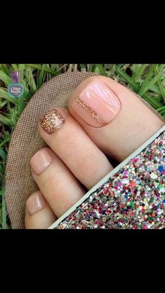 Bridal Toe Nails, Toes Nails Ideas, Pedicure Rosa, Toe Nails Designs, Toe Nail Ideas, Gold Toe Nails, Wedding Toe Nails, Glitter Pedicure, Toe Nail Colors