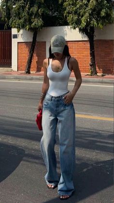 Dark Neutral Outfit Ideas, Summer Outfits Women Streetwear, White Racer Top Outfit, Casual Jeans And Heels Outfit, Pretty Outfits Aesthetic Casual, Streetwear Fashion Women Summer 2024, Halter Tank Top Outfit, Outfits With Black Shirt, Big Busts Outfits