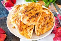 Always wonder how people grill perfectly plump and juicy grilled chicken breast? I\'m going to tell you exactly how to grill chicken breast so they are juicy every single time! This will become your favorite grilling recipe because it\'s so delicious and so easy!