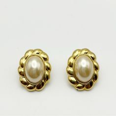 Vintage Faux Pearl Oval Cabochon Pierced Stud Earrings Gold Tone Twisted Rope Frame Classic Elegant  *Good Used Condition : see photos for minimal signs of wear *See photos for condition and measurements Top-Rated Seller | Same/Next Day Shipping | Offers Welcome | Bundle & Save! Luxury Gold Cabochon Pearl Earrings, Luxury Clip-on Oval Cabochon Earrings, Gold Oval Cabochon Clip-on Earrings, Vintage Round Cabochon Clip-on Earrings, Rope Frame, Vintage Yellow Gold Clip-on Pearl Earrings, Vintage Stud Earrings, Classic Elegant, Classic Frame