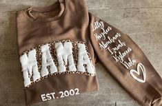 Custom "puffy" vinyl MAMA sweatshirt with leopard design and kids names on the sleeve LOTS of colors to choose from, message me with any questions! Your choice of crewneck or hoodie  Each sweatshirt will be customized just for you!  Don't see what you're looking for? We love to do custom orders, message me with the details!  ⭐️ Every item is made with ♥️, customized to your liking  ⭐️ NO CANCELLATIONS.... please read each listing carefully  ⭐️ Handmade items may take longer to ship, please notify me of any time constraints! ⭐️ All customized items are printed to order especially for you & are a FINAL SALE  ⭐️ Please message me with any questions before purchasing, We are here to answer any questions you might have! DELIVERY TIMES ⭐️ Although we cannot guarantee specific delivery dates, fee Puff Tshirt Design, Puff Vinyl Ideas, Puffy Vinyl Shirt Ideas, Circuit Crafts Ideas, Custom Hoodies Ideas Design, Vinyl Sweatshirt Ideas, Cricut Sweatshirt Ideas, Cricut Sweatshirt, Custom Hoodies Ideas