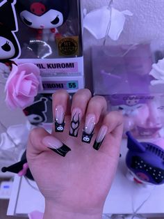 Easy Kuromi Nails, Kumori Nails, Kuromi And Hello Kitty Nails, Artist Nails Design, Kuromi Almond Nails, Kuromi Inspired Nails Simple, Hello Kitty And Kuromi Nails, Hello Kitty Nails Kuromi, Kuromi Halloween Nails