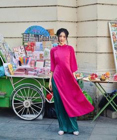 Vietnamese Traditional Clothing, Vietnam Clothes, Valentino Red, Family Outfits, Traditional Outfits, Daily Fashion