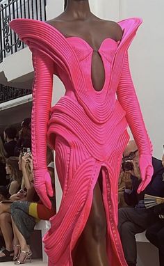 Dress High Fashion, Odd Fashion, Digital Dress, Runway Fashion Couture, Modest Fashion Hijab, Runway Outfits, Fashion Design Collection, Weird Fashion