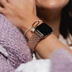 Discover the perfect wrist watch to enhance your style! ⌚✨ Click the link to explore our curated collection of stunning timepieces that combine elegance and functionality. Whether you prefer classic designs or modern smartwatches, we have something for everyone. Don’t wait—find your ideal wrist watch today! 😀🤔😺 Apple Wrist Watch, Apple Watch Stainless Steel, Black Apple Watch, Apple Aesthetic, Hardware Colors, Leather Cleaning, Gold Gold