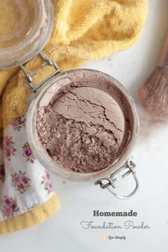 Homemade Foundation Powder made with all-natural ingredients. I've been using this homemade foundation powder for years and love it!! Homemade Foundation, Beauty Products You Need, Foundation Powder, Live Simply