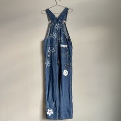 Vintage denim overalls with patches, hand painted flowers, and embroidery. Painted Overalls, Senior Overalls, Embroidery Dresses, Upcycled Fashion, Hand Painted Flowers, Painted Flowers, Senior Pics, Denim Overalls, Dress Romper