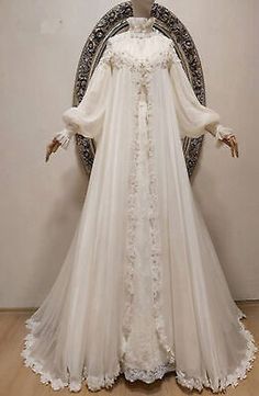 Dubai Women, Gown Bridal, Wedding Dress Chiffon, Sophisticated Dress, Fantasy Dress, Chiffon Long Sleeve, White Bridal, Formal Attire, Fantasy Fashion