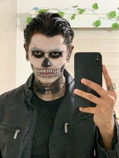 Halloween men costume Men’s Iconic Halloween Costumes, Mens Halloween Mask, Costume For Guys Halloween, Men Scary Halloween Costumes, All Black Halloween Costume Men, Men’s Duo Halloween Costume, Cool Costumes For Men, Halloween Ideas Boys, Guys Halloween Costumes Aesthetic