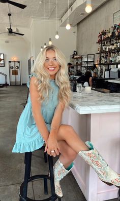 Nashville Bar Outfit, Bar Outfit Winter, Country Bar Outfit, Nashville Outfits Summer, Outfits Nashville, Nashville Style Outfits, Country Concert Outfits, Country Bar, Looks Adidas