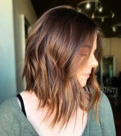 Feathered Wavy Shoulder Length Hair Balayage Hair Dark, Cool Short Hairstyles, Lob Hairstyle, Lob Haircut, Brown Highlights, Haircuts For Fine Hair, Hair Photo, Hair Pictures, Shoulder Length Hair