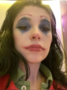 Halloween Not Basic Costumes, Most Creative Halloween Costumes Diy, Fem Joker Costume, Kendall Roy Costume, Joker Costume Ideas Female, Female Joker Costume Makeup, Horror Movie Character Costumes For Women, Women Joker Halloween Costumes, Halloween Costumes Blue Hair