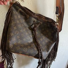 Elevate Your Style With This Vintage Boho Louis Vuitton Purse. Made With High-Quality Leather, This Medium-Sized Purse Comes In A Beautiful Brown Exterior And Lining Color, Perfect For Any Occasion. The Crossbody Style Is Both Practical And Fashionable, Making It Easy To Carry Your Essentials On The Go. The Purse Features Stunning Accents Such As Fringe And A Cross-Body Strap, Adding A Touch Of Western And Bohemian Themes To Your Outfit. Ideal For Women Who Love Unique And Classic Pieces, This Purse Is A Must-Have For Any Fashion-Forward Individual. Western Purses And Handbags Boho, Western Purses And Handbags, Bohemian Theme, Western Purses, Louis Vuitton Purse, Flower Child, Vintage Boho, High Quality Leather, Purses And Handbags