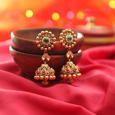 Gold Jhumka Designs, Gold Jhumkas, Small Earrings Gold, Temple Jewellery Earrings, Gold Jhumka, Jhumka Designs, Gold Earrings Indian, Simple Gold Earrings, Gold Jhumka Earrings