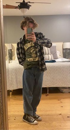 Comfy Masculine Outfits, Cool Guy Outfits Aesthetic, Indie Clothing Style Men, Indie Style Mens Outfit, Joji Concert Outfit Men, Indie Streetwear Men, Earth Tone Flannel, Men Style Grunge, Mens Grunge Aesthetic