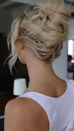 Looking for cute and easy hairstyles for medium hair? Discover 10 stunning hair ideas that are perfect for any occasion, including simple summer braids and effortless styles. These trendy and chic hairstyles are ideal for medium-long hair and will keep you looking fabulous all season long. #HairStyles #HairIdeas #CuteHairstyles #MediumHair #EasyHairstyles #SummerBraids Long Blonde Hair Updo Wedding, Relaxed Up Do Wedding, Natural Curly French Twist, Bridesmaid Twisted Updo, Messy French Bun, Prom Messy Updo, French Twist Prom Hair, Lose Wedding Updo, Bridal Ponytail Medium Hair