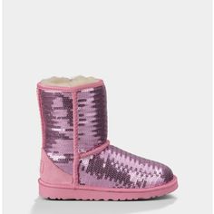 Love these boots, not only are they comfy, but they're cozy and perfect for winter super cute,suitable for winter prices only $39. Ugg Boots Men, Winter Boots Outfits, Classic Ugg Boots