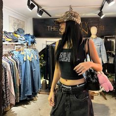 Single Poses, Cap Outfit, Post Photo, Denim Cap, Baggy Style, Tomboy Fashion, Casual Summer Outfit, Lookbook Outfits