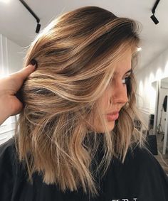 Medium Balayage, Aesthetic Balayage, Balayage Honey, Honey Ideas, Honey Aesthetic, Beer For Hair, Biotin Hair, Hair Light, Wella Hair