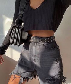 Diy Jean Shorts, Diy Jeans, Ootd Outfits, Hijab Chic, Glam Style, Grunge Girl, Looks Black, Jeans Diy, Aesthetic Photos