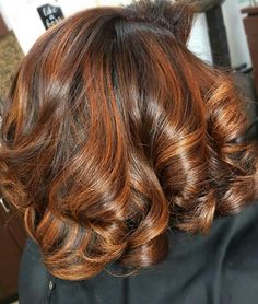 Auburn Balayage Black Women, Chocolate Hair With Caramel Highlights Black Woman, Ginger Highlights Black Women, Copper Brown Hair Black Women, Highlights Black Women, Chestnut Balayage, Pressed Natural Hair