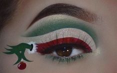 Festive Eye Makeup, Holiday Eye Makeup, Xmas Makeup, Christmas Eyeshadow, Maquillage Yeux Cut Crease, Christmas Eye Makeup, Vampire Bride, Christmas Makeup Look, Holiday Makeup Looks