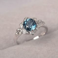 ◆The ring draws inspiration from the polaris. Hand-finished in Sterling sliver, this piece features a round shaped london blue topaz. Clear zirzons decorate around the main stone. An extremely simple celestial ring that you cannot miss. ◆ Production Description: Main stone Type: London blue Topaz Main Stone Shape: Round Main Stone Size:7*7mm(1.68ct) Side stone: CZ Metal: 925 Sterling silver - Other options available in the drop down menu ◆ Customization: √Free for Add Engraving √Other Metal Type Flower Birthstone Ring, London Blue Topaz Engagement Rings, November Birthstone Ring, Swiss Blue Topaz Ring, Celestial Ring, Blue Topaz Engagement Ring, Cute Engagement Rings, Flower Engagement Ring, Topaz Engagement Ring