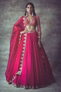 Orang India, Looks Hippie, Raw Silk Lehenga, Indian Outfits Lehenga, Lehnga Dress, Ritu Kumar, Designer Bridal Lehenga, Gaun Fashion, Pink Lehenga