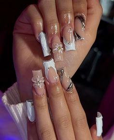 Kaws Charms Nails, White Kaws Nails, Short White Nails Ideas, Nails Acrylic Kaws, White Junk Nails, Short Nail Designs Kaws, Kaws Flower Nails Short, Nails Money, Gala Nails