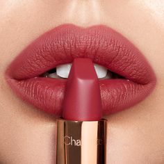 Winter Lip Color, Revolution Lipstick, Charlotte Tilbury Matte Revolution, Berry Lipstick, Lipstick Kit, Lip Gloss Colors, Smink Inspiration, Best Lipsticks, Pink Lipstick