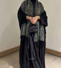 Abaya Fashion Black Muslim, Black Dress Hijab, Pretty Black Abayas, Elegant Black Long Abaya, Luxury Black Modest Abaya, Modest Abaya Aesthetic, Arabic Aesthetic, Abaya Inspiration