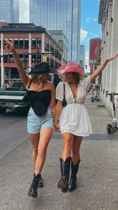 Cma Fest Outfit, Tennessee Outfits, Weekend In Nashville, Fest Outfits, Nashville Trip, Downtown Nashville, Nashville Bachelorette, Nashville Outfits, Rodeo Outfits