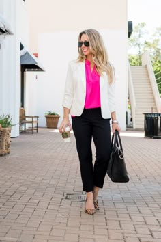 Blazer With Black Pants, How To Wear A White Blazer, Interview Clothes, Pink Top Outfit, White Blazer Outfits, White Blazer Women, White Blazers, Job Interview Outfit, Professional Work Outfit