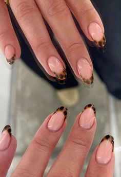 Vintage Style Nail Art, Nail Aesthetic Summer, Mya Benway Nails, Natural Fun Nails, Cool Girl Nails Aesthetic, Gel Tip Nails Ideas, France Inspired Nails, Nails 2024 Simple, Nails Short Almond Summer