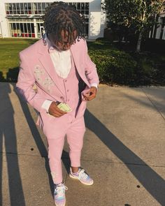 Prom suits Boys Homecoming Outfits High School 2024, Prom Suit Designs, Boys Homecoming Outfits High School, Prom Suits For Men Black, Prom Boys Outfit, Boys Homecoming Outfits, Prom Men Outfit, White Prom Suit, Pink Prom Suit