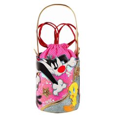 New With Tags: A Brand-New, Unused, And Unworn Item (Including Handmade Items) In The Original Packaging (Such As The Original Box Or Bag) And/Or With The Original Tags Attached. Have You Ever Wanted To Carry All The Fun Of Looney Tunes With You Wherever You Go? Well, Now You Can! This Bucket Bag Cutie Features Sylvester The Cat, Tweety Pie, Daffy Duck, And Taz Chasing Each Other Around And Around! Complete With A Top Handle And Optional Adjustable Shoulder Strap, And Closed With A Handy Drawstr Luxury Pink Bucket Box Bag, Multicolor Shoulder Box Bag With Dust Bag, Multicolor Bucket Bag With Dust Bag, Designer Bucket Bag For Party, Multicolor Box Bag With Dust Bag For Travel, Multicolor Bucket Bag For Party, Chic Multicolor Top Handle Bucket Bag, Multicolor Pouch Bucket Bag With Detachable Handle, Multicolor Party Bag