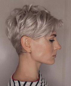 Beige Blonde Balayage, Messy Pixie Haircut, Blonde Haircut, Pixie Bob Hairstyles, Pixie Bob Haircut, Hair Undercut, Bob Hairstyles For Fine Hair, Hair Haircuts, Haircut Hairstyle