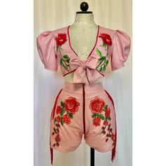 Vintage country inspired short set. Cropped linen tie top with embroidered roses and fringe detailing with matching embroidered, fringed shorts Rose Inspired Outfits, Roses Outfit, The Carter, Womens Suits, Embroidered Roses, Rose Dresses, Vintage Country, Pink And Red, Tie Top