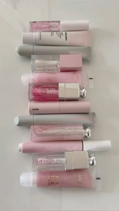 Trending Makeup Products 2024, Light Makeup Products, Aesthetic Lips, Maquillaje Aesthetic, Koleksi Makeup, Pretty Lips, Preppy Makeup, Lip Oils, Makeup Wishlist