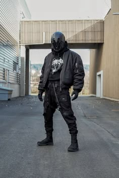 Techwear Girl, Tech Outfit, Web Of Lies, Cyberpunk Outfit, Tactical Fashion, Futuristic Clothing, Techwear Jacket, Tech Clothing, Techwear Pants