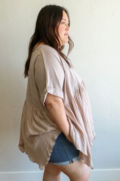 Stay stylish and comfortable with the Madelyn Plus Size Babydoll Top! This oversized top is perfect for any occasion, featuring a unique split neck and mixed fabric detail in a babydoll-inspired design. Just throw it on and go for effortless style (no effort required)! Fabric: 95% COTTON 5% SPANDEX 1x Clothes Plus Size, Plus Size Clothing Boutiques, Plus Size Over Sized Shirt, Oversized Shirts Plus Size, Stylish Plus Size Clothing Summer, Comfortable Plus Size, Plus Size Babydoll, Oversized Top, Babydoll Top