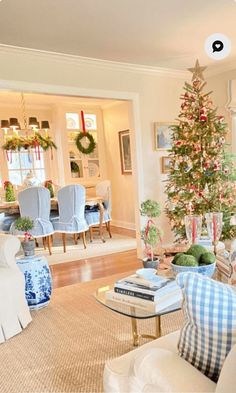 Lady Decluttered, Southern Christmas, Christmas Living Room, Living Room Warm, Deco Rose, Preppy Christmas, Diy Christmas Decorations