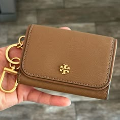 100% Authentic Guarantee Brand New With Tag L 4.5 H 3.0 W 1.0 Tory Burch Keychain Wallet, Birthday Purse, February Goals, Key Chain Wallet, Wallet Ideas, My Style Bags