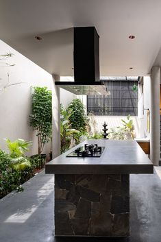 Metal Window Frames, Indian Houses, Wooden Pavilion, Kerala Home, Earthy Home, Tropical Architecture, Internal Courtyard, Kerala Houses