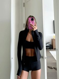 Emma Macdonald, Outfits Asian, The Best Aesthetic, Aesthetic Tips, Viral Aesthetic, Adrette Outfits, Best Aesthetic, Gymwear Outfits, Chanel Lipstick