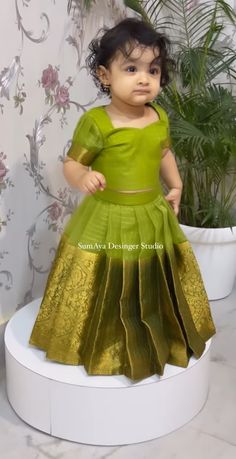 Baby Traditional Dress Girl, Baby Girl Pattu Pavadai Designs, Kids Pattupavada Blouse Designs, Baby Lehanga Designs Kids, Pattu Pavada For Kids, Traditional Frocks For Baby Girl, Baby Traditional Dress Indian, Pavadai Sattai Designs Kids, Baby Pattu Frocks Designs