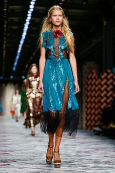 Gucci 2016 Spring, Gucci Ready To Wear, Gucci Runway, Embroidered Tulle Dress, Boutique Ideas, Embroidered Tulle