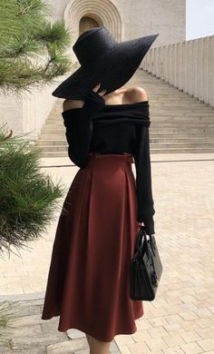 Elegant Black Off Shoulder Top. This will Make you look sexy classy. It is street style, good for elegant ladies, classy teens and modern fashion. Elegantes Party Outfit, Black Off Shoulder Top, Elegant Outfit Classy, Looks Black, Feminine Outfit, Black Hat, Classy Dress, Elegant Outfit, Fashion Classy