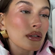 Plum Makeup, Maquillage On Fleek, Fairy Makeup, Holiday Glam, Glowy Makeup, 가을 패션, Hailey Bieber